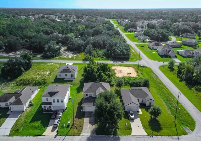 Photo 4 of Single family home for sale at 1403 Kissimmee Ct, Kissimmee, FL 34759 | MLS# O6439945 | Listing updated on 2026-09-19
