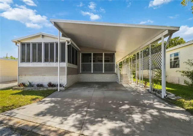 Photo 2 of Manufactured home for sale at 9790 66th Street N #73, Pinellas Park, FL 33782 | MLS# S5157143 | Listing updated on 2026-09-28