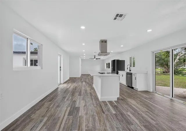 Photo 3 of Single family home for sale at 801 Marlin Dr, Punta Gorda, FL 33950 | MLS# C7530475 | Listing updated on 2026-09-15