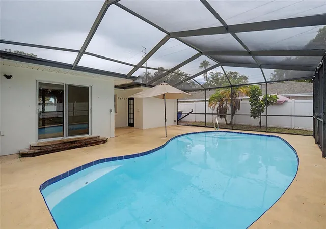 Photo 2 of Single family home for sale at 1304 Parkwood St, Clearwater, FL 33755 | MLS# TB8546448 | Listing updated on 2026-09-21