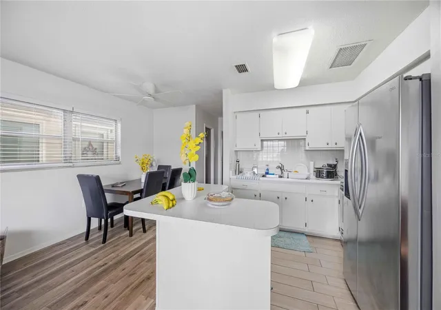 Photo 3 of Condo for sale at 525 Manatee Ct #10, Venice, FL 34285 | MLS# A4705388 | Listing updated on 2026-09-12
