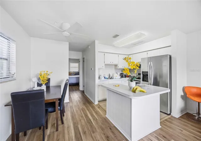 Listing Photo 4 - Condo for sale in building located at 525 Manatee Ct, Venice, FL 34285 - Unit #10