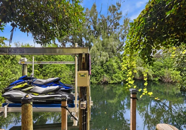 Photo 3 of Single family home for sale at 18050 Wooden Skiff Ct, Nokomis, FL 34275 | MLS# N6145660 | Listing updated on 2026-10-08
