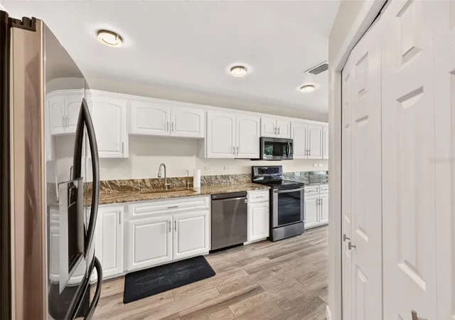 Photo 2 of Single family home for sale at 4427 Ne 5th Street, Ocala, FL 34470 | MLS# OM731873 | Listing updated on 2026-09-22