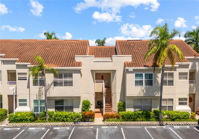 Photo 3 of Condo for sale at 6100 Bahia Del Mar Cir #206, Saint Petersburg, FL 33715 | MLS# TB8546454 | Listing updated on 2026-10-02