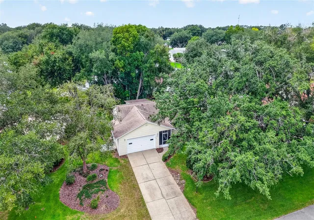 Photo 3 of Single family home for sale at 822 Dundee Cir, Leesburg, FL 34788 | MLS# G5117500 | Listing updated on 2026-09-13