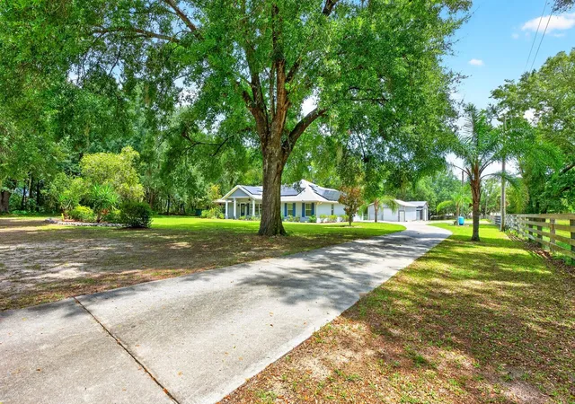 Photo 2 of Single family home for sale at 15771 Se 170th Avenue, Weirsdale, FL 32195 | MLS# O6440007 | Listing updated on 2026-10-16