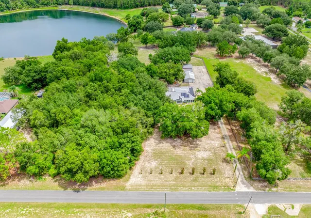 Photo 3 of Single family home for sale at 15771 Se 170th Avenue, Weirsdale, FL 32195 | MLS# O6440007 | Listing updated on 2026-10-16