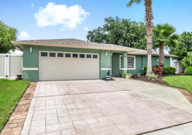 Photo 2 of Single family home for sale at 21 Corona Ct, Palm Coast, FL 32137 | MLS# FC321284 | Listing updated on 2026-09-24