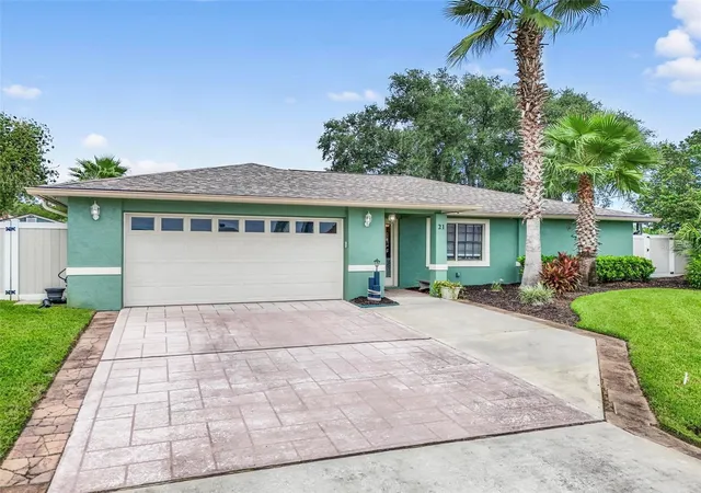 Photo 3 of Single family home for sale at 21 Corona Ct, Palm Coast, FL 32137 | MLS# FC321284 | Listing updated on 2026-09-24