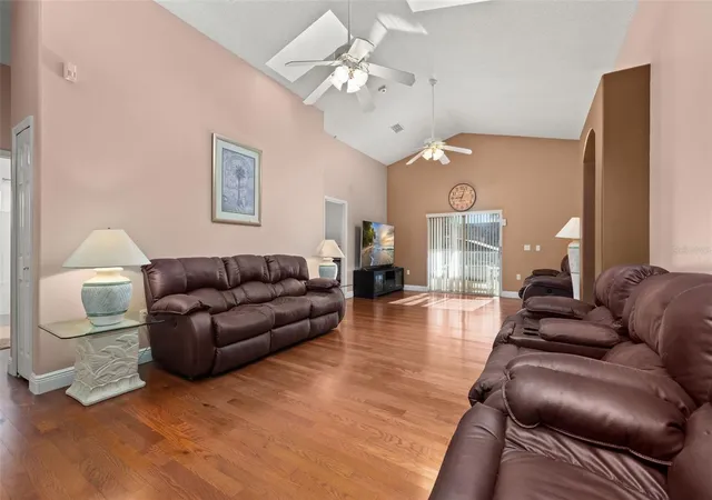Photo 3 of Single family home for sale at 1612 Oak Hl Trl, Kissimmee, FL 34747 | MLS# S5157152 | Listing updated on 2026-09-20
