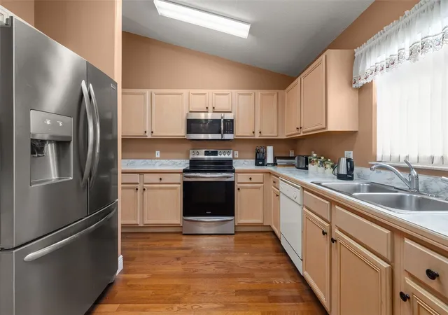 Photo 4 of Single family home for sale at 1612 Oak Hl Trl, Kissimmee, FL 34747 | MLS# S5157152 | Listing updated on 2026-09-20