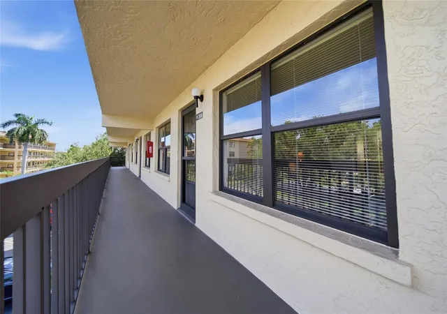 Photo 3 of Condo for sale at 515 30th Avenue W #H308, Bradenton, FL 34205 | MLS# A4705414 | Listing updated on 2026-09-15