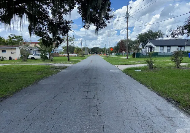 Photo 3 of Single family home for sale at 608 Channing Rd, Lakeland, FL 33805 | MLS# L4964896 | Listing updated on 2026-09-23