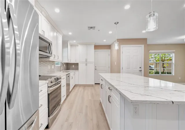 Photo 2 of Condo for sale at 668 Post Oak Cir #116, Altamonte Springs, FL 32701 | MLS# O6440019 | Listing updated on 2026-10-05