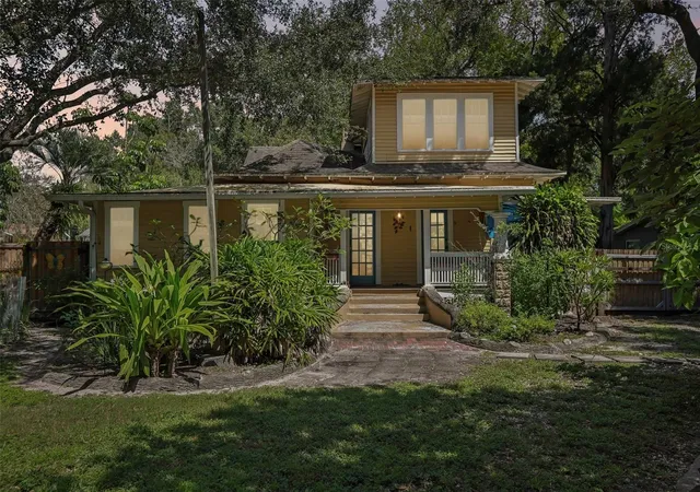 Photo 2 of Single family home for sale at 204 W Thomas St, Tampa, FL 33604 | MLS# TB8546493 | Listing updated on 2026-09-13
