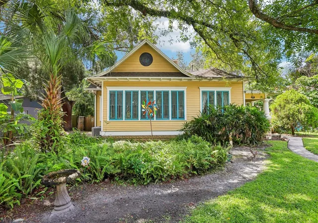 Photo 2 of Single family home for sale at 204 W Thomas St, Tampa, FL 33604 | MLS# TB8546493 | Listing updated on 2026-09-13