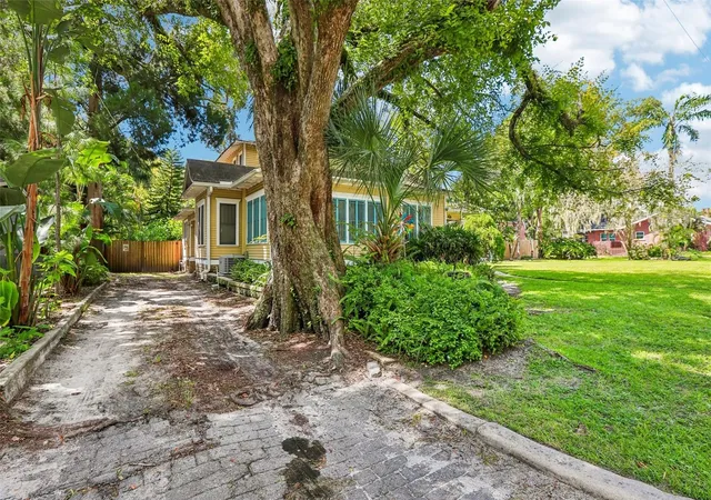 Photo 4 of Single family home for sale at 204 W Thomas St, Tampa, FL 33604 | MLS# TB8546493 | Listing updated on 2026-09-13