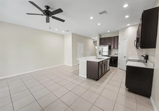 Photo 3 of Townhouse for sale at 6116 Willowside St, Palmetto, FL 34221 | MLS# O6440023 | Listing updated on 2026-10-07