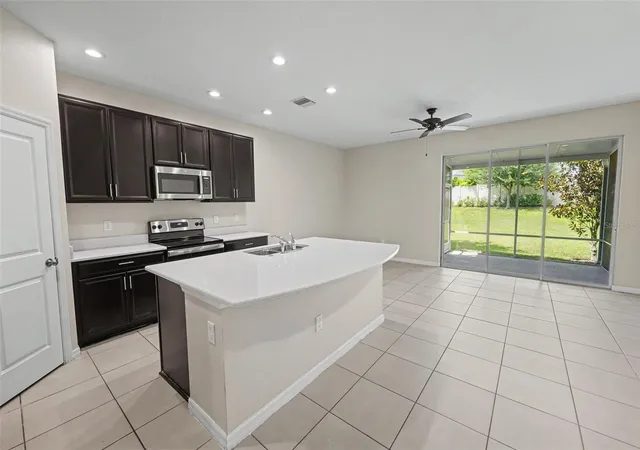 Photo 3 of Townhouse for sale at 6116 Willowside St, Palmetto, FL 34221 | MLS# O6440023 | Listing updated on 2026-10-07