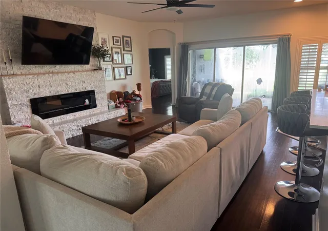 Photo 2 of Single family home for sale at 1322 Emerald Hl Way, Valrico, FL 33594 | MLS# K4903765 | Listing updated on 2026-09-30