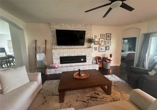Photo 3 of Single family home for sale at 1322 Emerald Hl Way, Valrico, FL 33594 | MLS# K4903765 | Listing updated on 2026-09-30