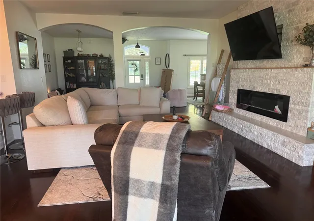 Photo 3 of Single family home for sale at 1322 Emerald Hl Way, Valrico, FL 33594 | MLS# K4903765 | Listing updated on 2026-10-07