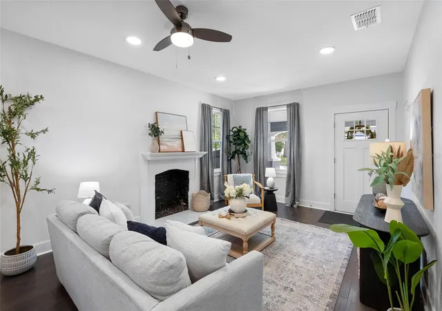 Photo 4 of Single family home for sale at 415 W Amelia Ave, Tampa, FL 33602 | MLS# TB8546518 | Listing updated on 2026-10-31
