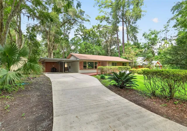 Photo 2 of Single family home for sale at 810 Nw 19th Terrace, Gainesville, FL 32603 | MLS# GC543335 | Listing updated on 2026-09-27