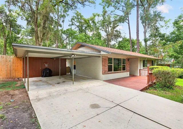 Photo 3 of Single family home for sale at 810 Nw 19th Terrace, Gainesville, FL 32603 | MLS# GC543335 | Listing updated on 2026-09-27