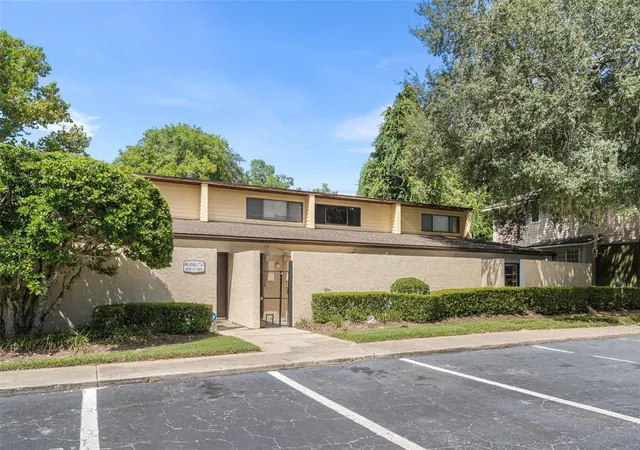 Listing Photo 2 - Condo for sale in building located at 2508 Sw 35Th Pl, Gainesville, FL 32608 - Unit #J-58