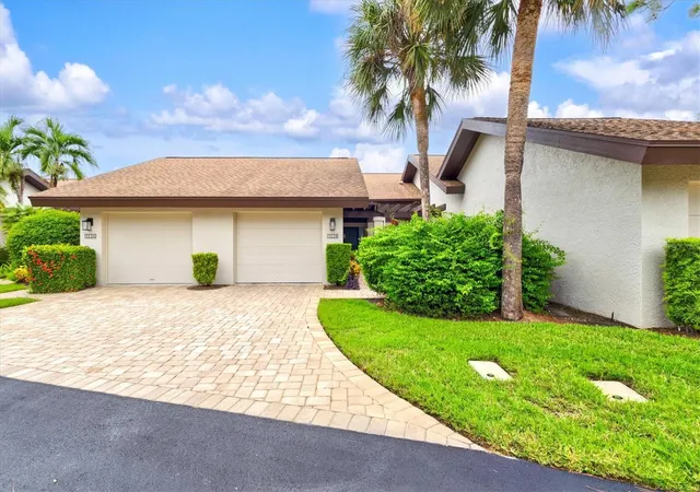 Photo 1 of Single family home for sale at 3118 Windrush Bourne #8, Sarasota, FL 34235 | MLS# A4705436 | Listing updated on 2026-10-08