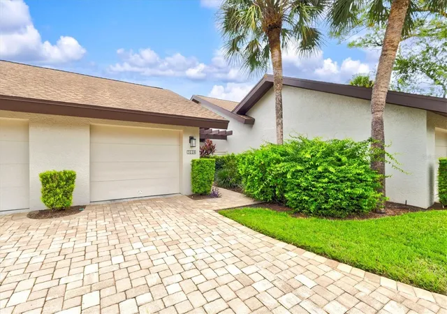 Photo 3 of Single family home for sale at 3118 Windrush Bourne #8, Sarasota, FL 34235 | MLS# A4705436 | Listing updated on 2026-10-08