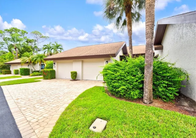 Photo 3 of House for sale at 3118 Windrush Bourne #8, Sarasota, FL 34235 | MLS# A4705436 | Listing updated on 2026-10-08