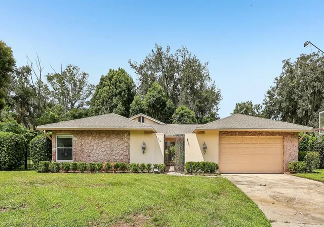 Single family home for sale at 126 Heather Hl, LONGWOOD, FL 32750 | MLS# O6440076