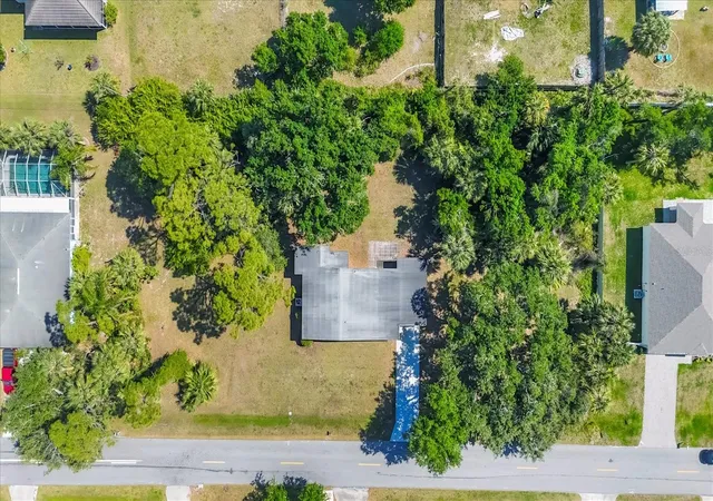 Photo 4 of Single family home for sale at 2538 Lakeshore Cir, Port Charlotte, FL 33952 | MLS# A4705440 | Listing updated on 2026-09-12