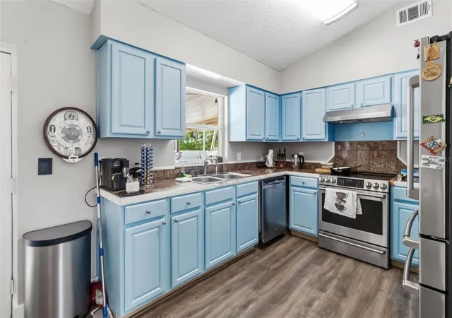 Photo 4 of Single family home for sale at 7826 Barberry Dr, Orlando, FL 32835 | MLS# O6440085 | Listing updated on 2026-09-12