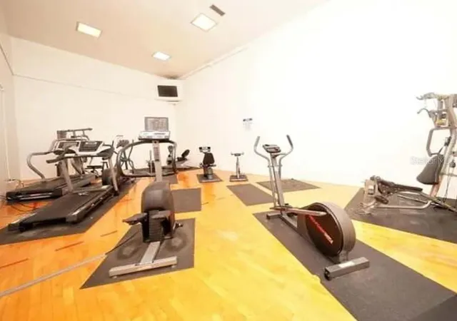 Listing Photo 2 - Condo for sale in building located at 1400 Gandy Blvd N, St. Petersburg, FL 33702 - Unit #512
