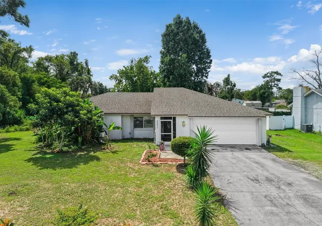 Photo 2 of Single family home for sale at 3031 Mallard Dr, Deltona, FL 32738 | MLS# O6440099 | Listing updated on 2026-10-03