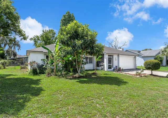 Photo 3 of Single family home for sale at 3031 Mallard Dr, Deltona, FL 32738 | MLS# O6440099 | Listing updated on 2026-10-03