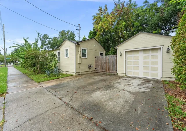 Photo 3 of Single family home for sale at 1527 Mount Vernon St, Orlando, FL 32803 | MLS# O6440113 | Listing updated on 2026-09-23