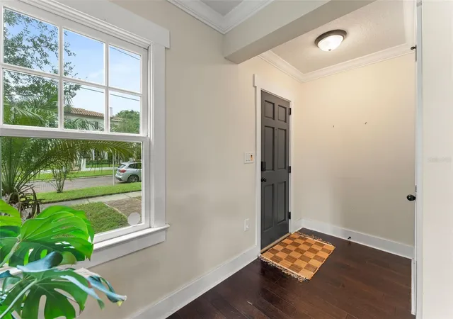 Photo 4 of Single family home for sale at 1527 Mount Vernon St, Orlando, FL 32803 | MLS# O6440113 | Listing updated on 2026-09-23