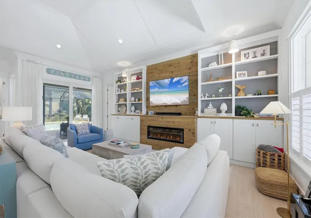 Photo 2 of Single family home for sale at 3913 Roberts Point Rd, Sarasota, FL 34242 | MLS# A4705453 | Listing updated on 2026-10-07