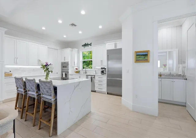 Photo 4 of Single family home for sale at 3913 Roberts Point Rd, Sarasota, FL 34242 | MLS# A4705453 | Listing updated on 2026-10-07