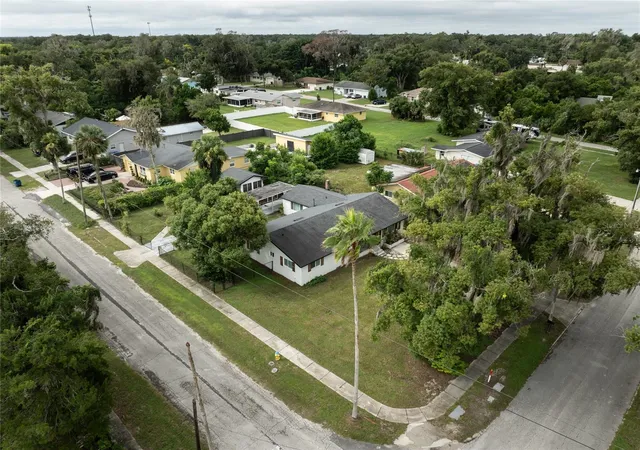Photo 1 of Single family home for sale at 1004 N Camphor Ln, Deland, FL 32720 | MLS# V4951176 | Listing updated on 2026-10-07
