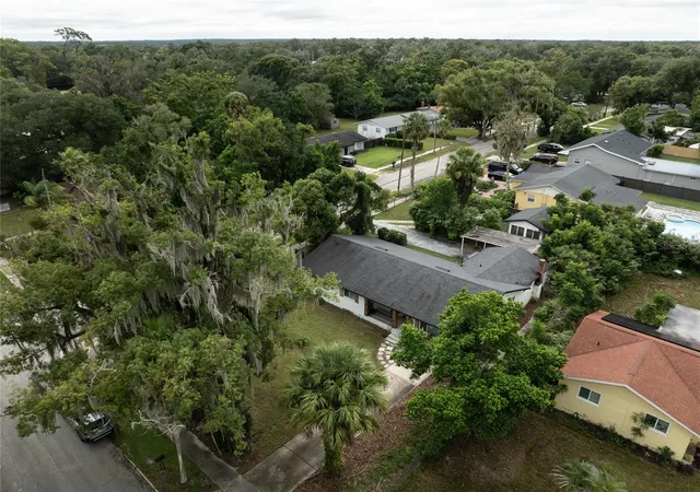 Photo 2 of Single family home for sale at 1004 N Camphor Ln, Deland, FL 32720 | MLS# V4951176 | Listing updated on 2026-10-07