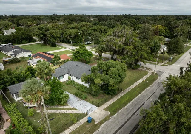 Photo 3 of Single family home for sale at 1004 N Camphor Ln, Deland, FL 32720 | MLS# V4951176 | Listing updated on 2026-10-08