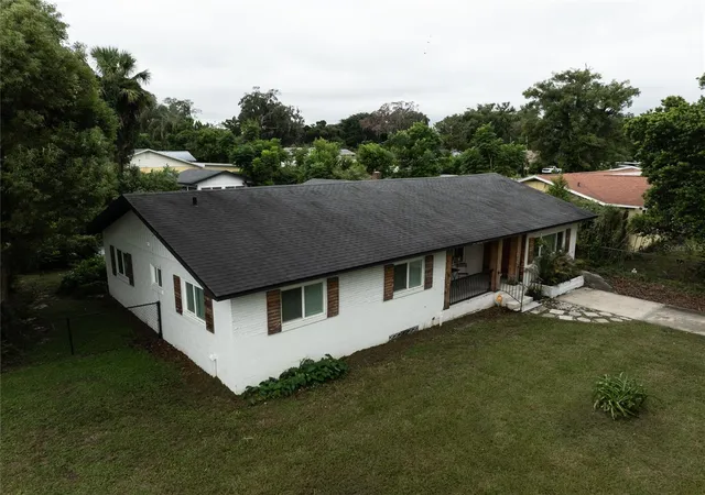 Photo 4 of Single family home for sale at 1004 N Camphor Ln, Deland, FL 32720 | MLS# V4951176 | Listing updated on 2026-10-08