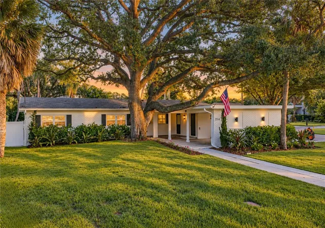 Photo 1 of Single family home for sale at 214 S Treasure Dr, Tampa, FL 33609 | MLS# TB8546622 | Listing updated on 2026-09-21