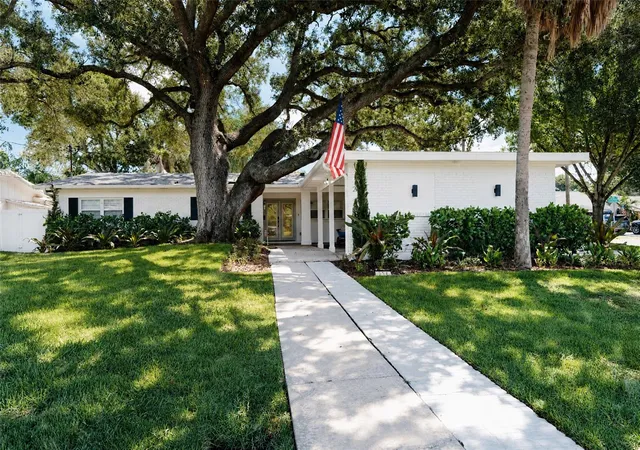 Photo 2 of Single family home for sale at 214 S Treasure Dr, Tampa, FL 33609 | MLS# TB8546622 | Listing updated on 2026-09-21